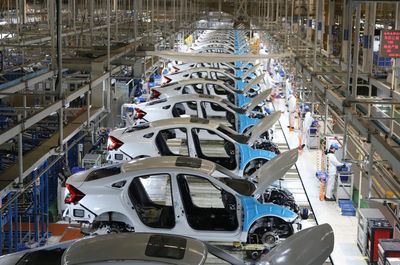 在武漢這家智能工廠,焊裝一臺整車車廂只需42秒